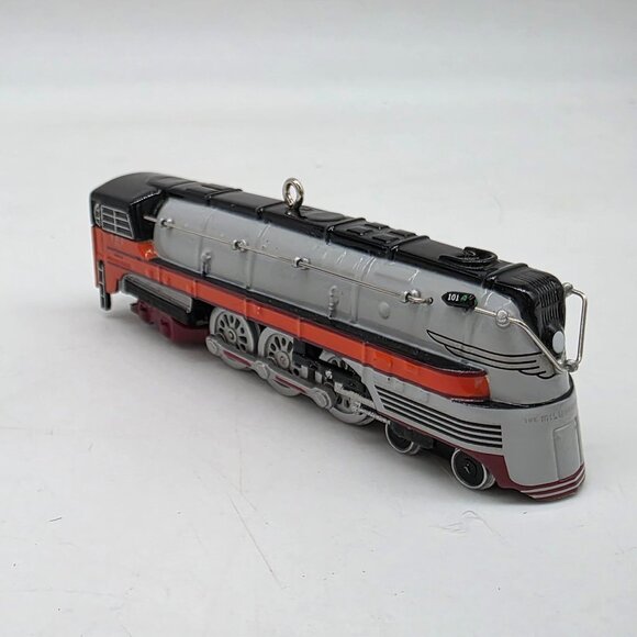 Hallmark Keepsake 1939 Hiawatha Steam Locomotive Lionel Trains Ornament - Picture 5 of 11